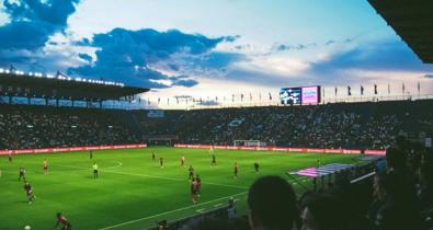 Campo di calcio stadio di notte